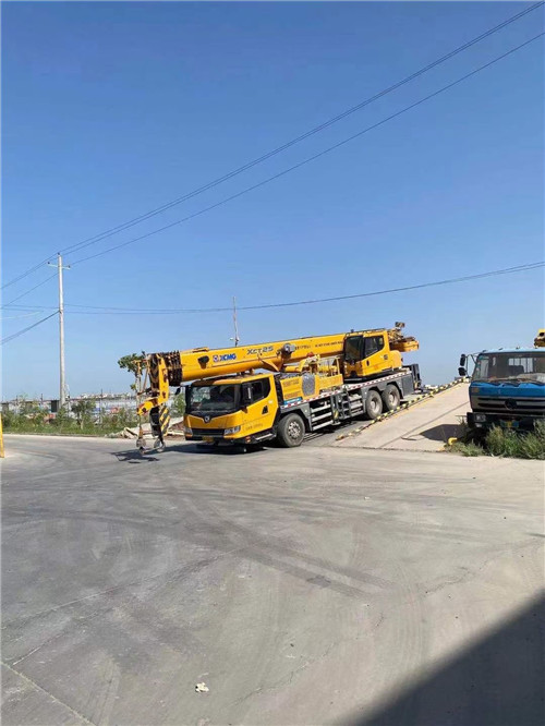 二七区吊车作业时，可能会产生哪些额外收费项目？