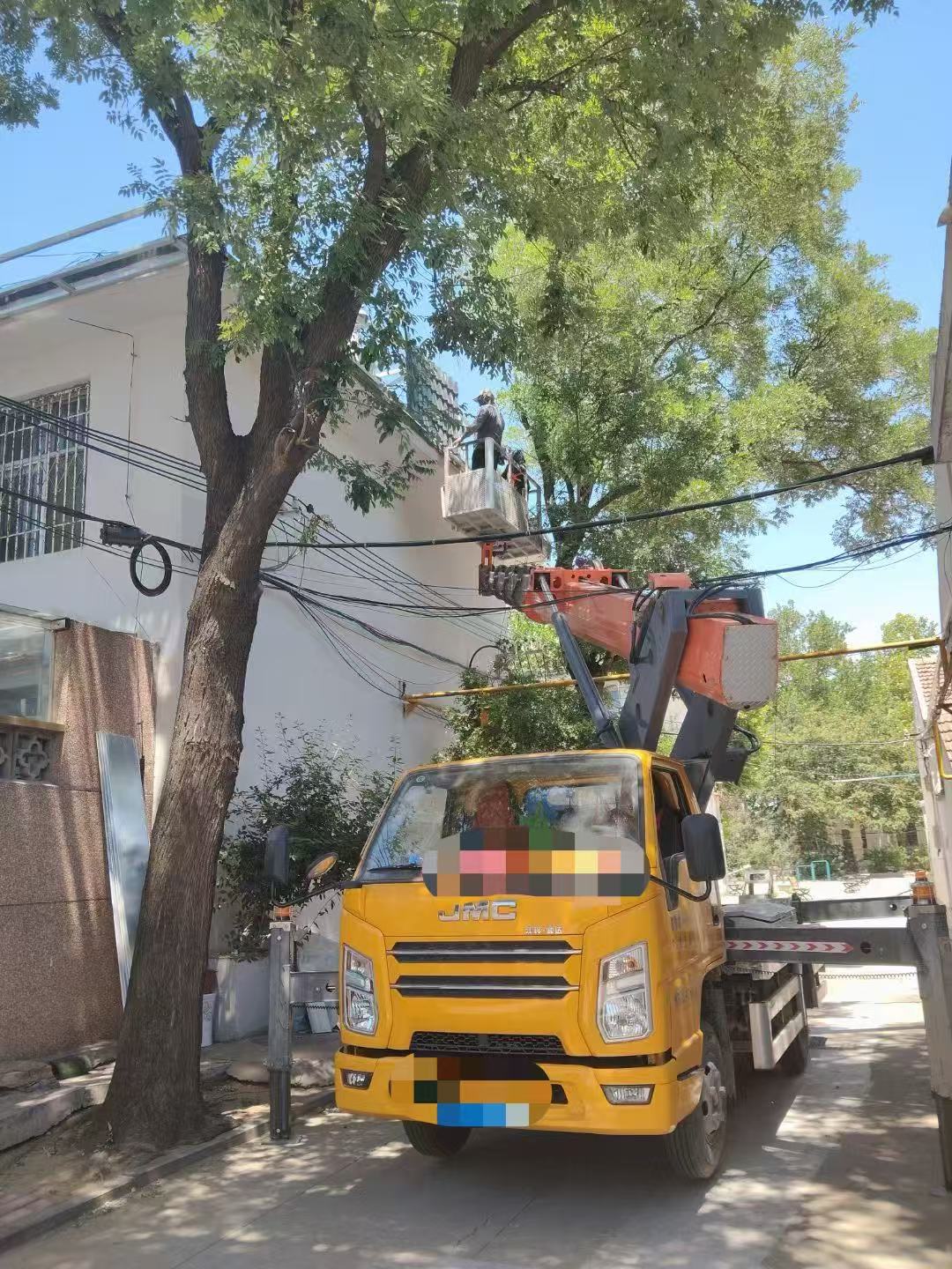 二七区高空作业车能吊装重物吗？最大承载多少公斤？