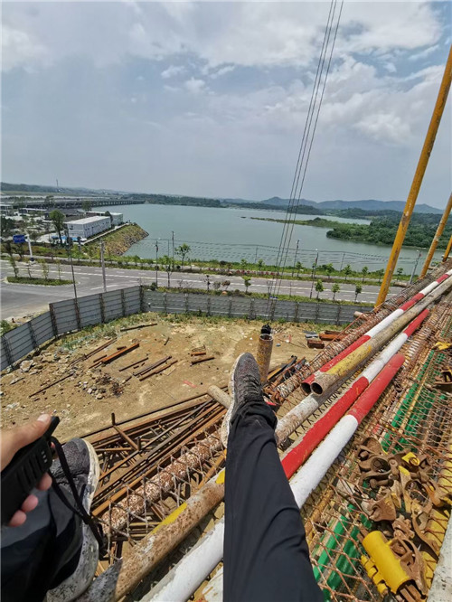 二七区作业中发生设备损坏或人员意外，责任怎么划分？