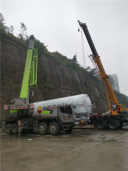 二七区“不怕风雨冻”—— 吊车的 “恶劣环境适应” 技术