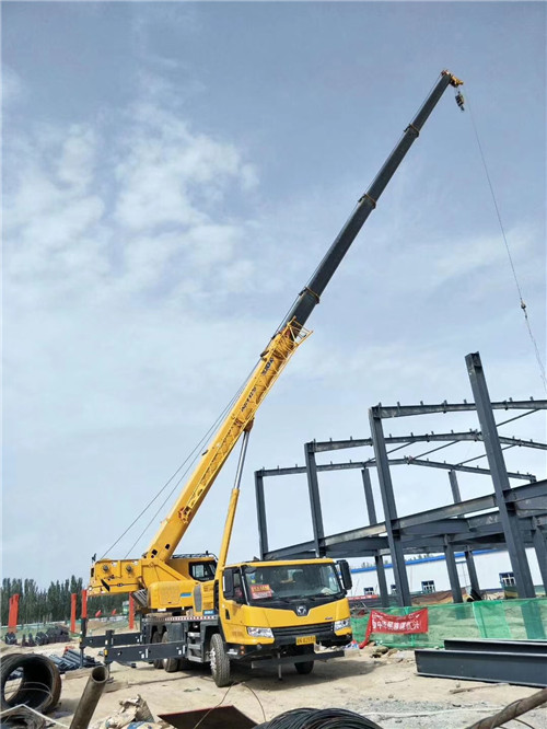二七区超高层建筑钢结构吊装案例